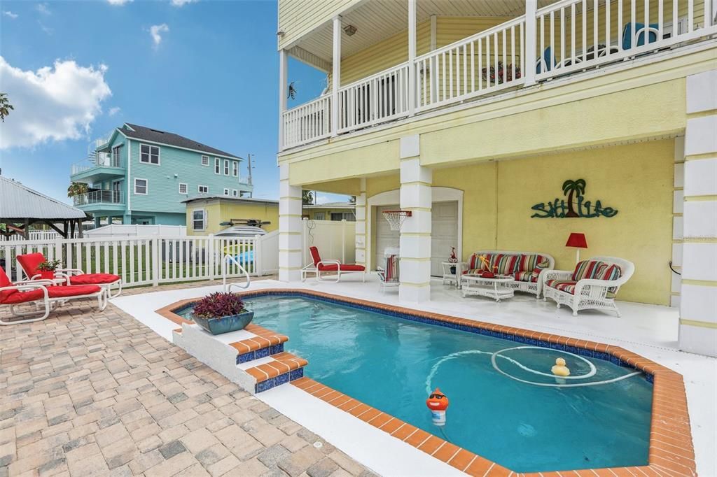 For Sale: $799,900 (3 beds, 3 baths, 2246 Square Feet)