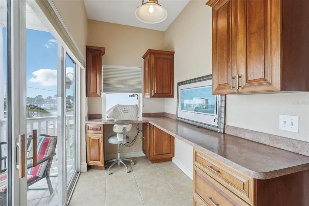 For Sale: $799,900 (3 beds, 3 baths, 2246 Square Feet)