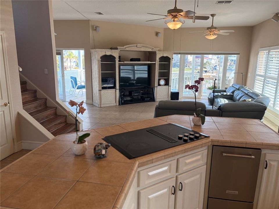 For Sale: $799,900 (3 beds, 3 baths, 2246 Square Feet)