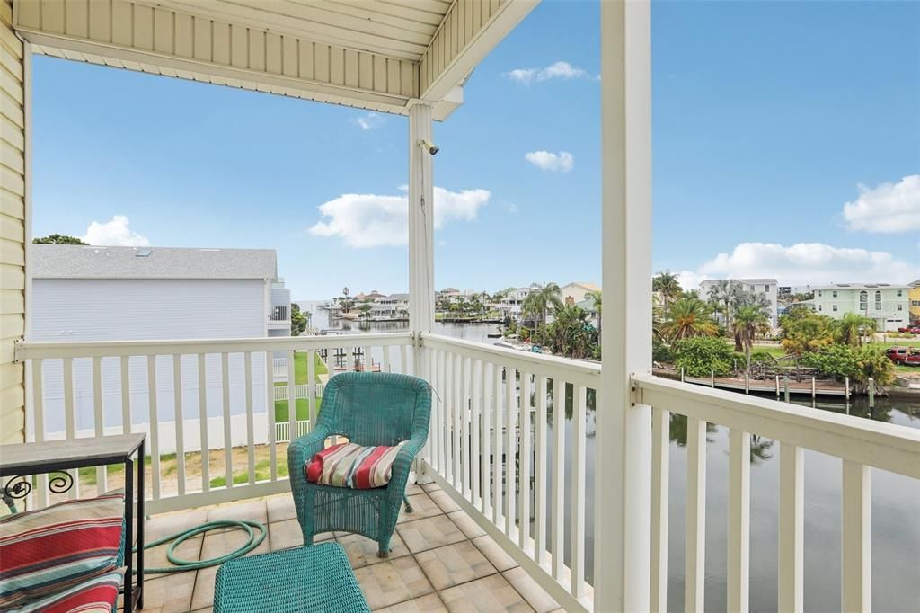 For Sale: $799,900 (3 beds, 3 baths, 2246 Square Feet)