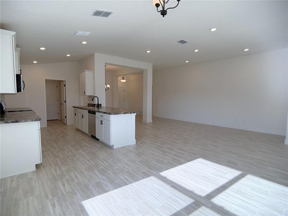 For Sale: $300,200 (3 beds, 2 baths, 1970 Square Feet)
