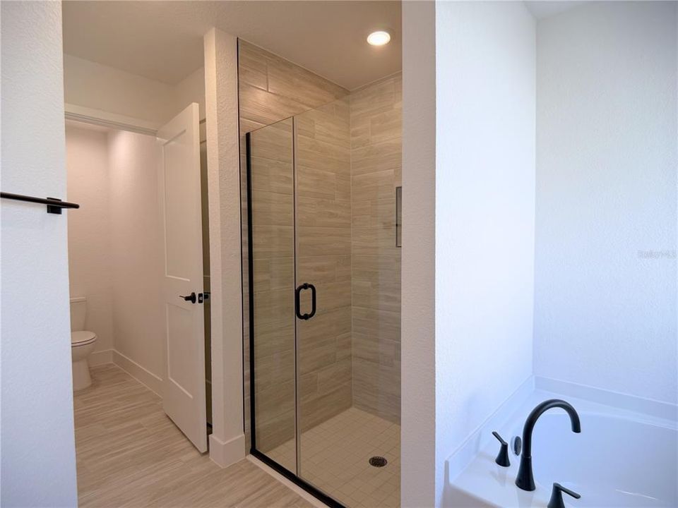 For Sale: $300,200 (3 beds, 2 baths, 1970 Square Feet)