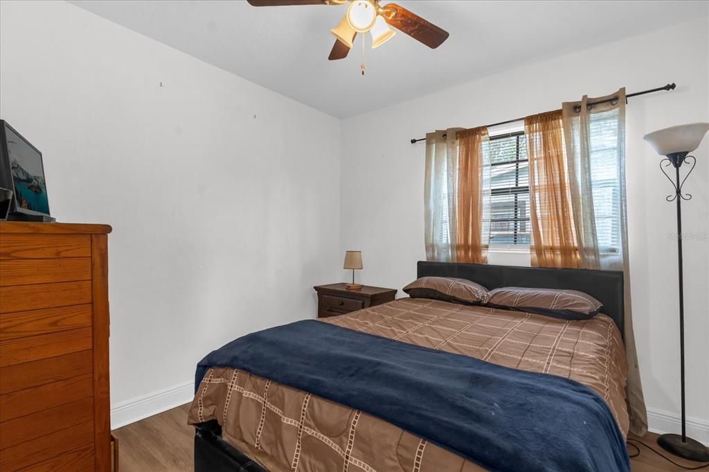 Activo con contrato: $285,000 (3 camas, 2 baños, 1210 Pies cuadrados)