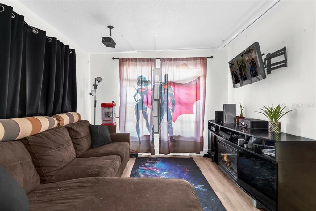 Activo con contrato: $285,000 (3 camas, 2 baños, 1210 Pies cuadrados)