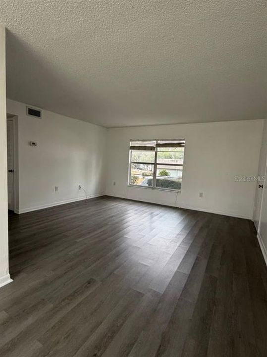 На продажу: $120,000 (2 спален, 1 ванн, 891 Квадратных фут)