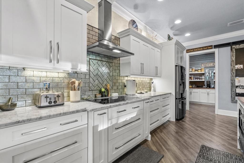 На продажу: $1,599,000 (6 спален, 4 ванн, 3802 Квадратных фут)