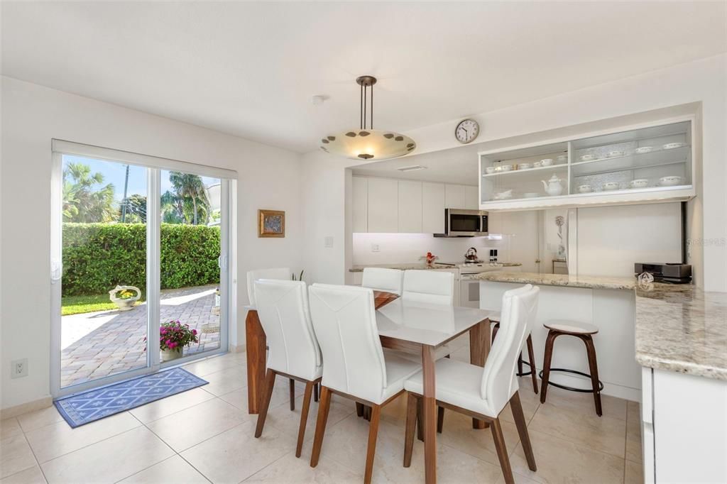 Activo con contrato: $449,000 (3 camas, 2 baños, 1312 Pies cuadrados)