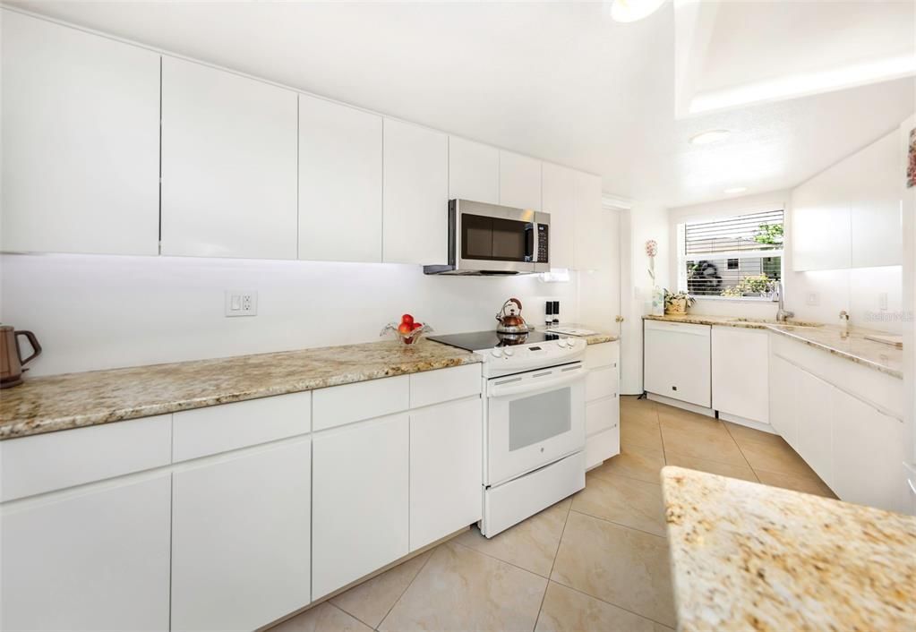 Activo con contrato: $449,000 (3 camas, 2 baños, 1312 Pies cuadrados)