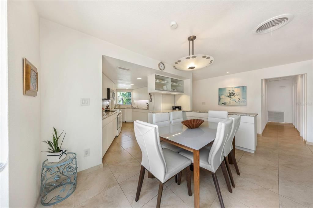 Activo con contrato: $449,000 (3 camas, 2 baños, 1312 Pies cuadrados)