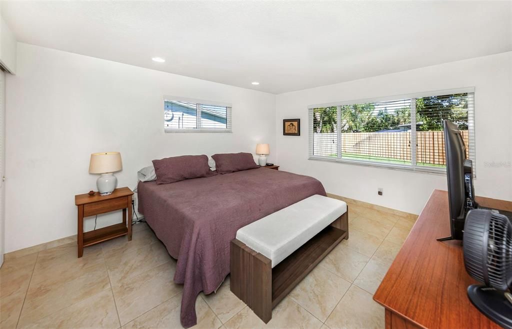Activo con contrato: $449,000 (3 camas, 2 baños, 1312 Pies cuadrados)