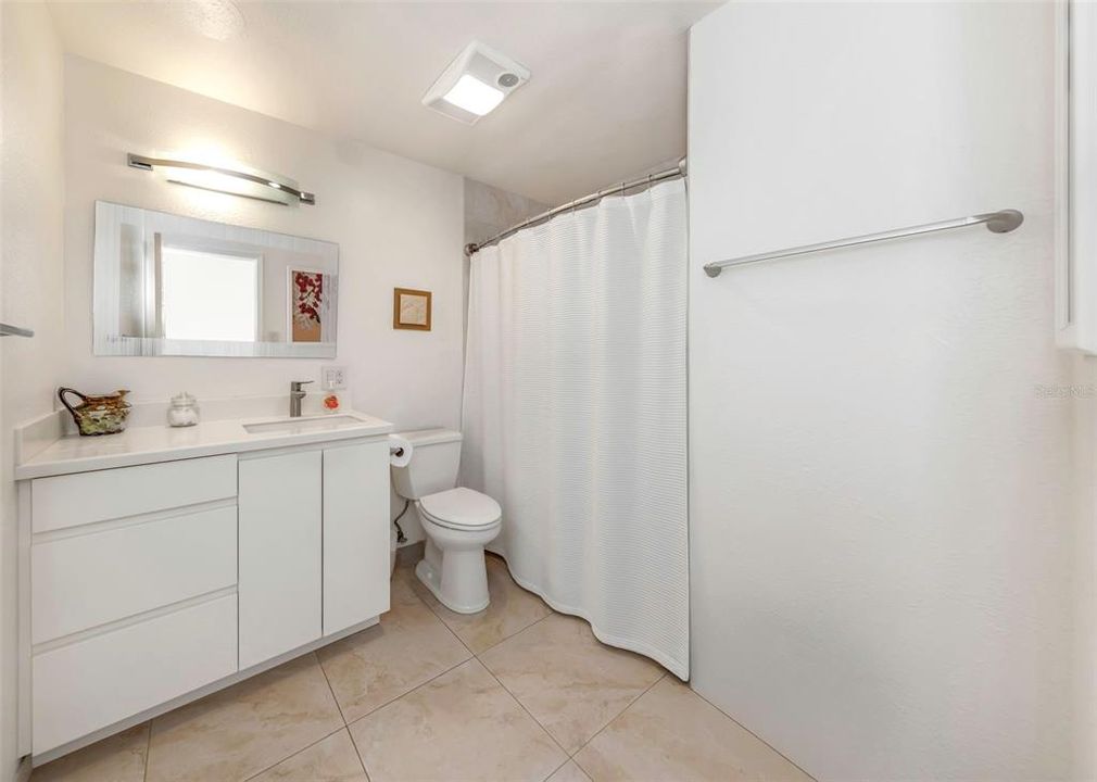Activo con contrato: $449,000 (3 camas, 2 baños, 1312 Pies cuadrados)