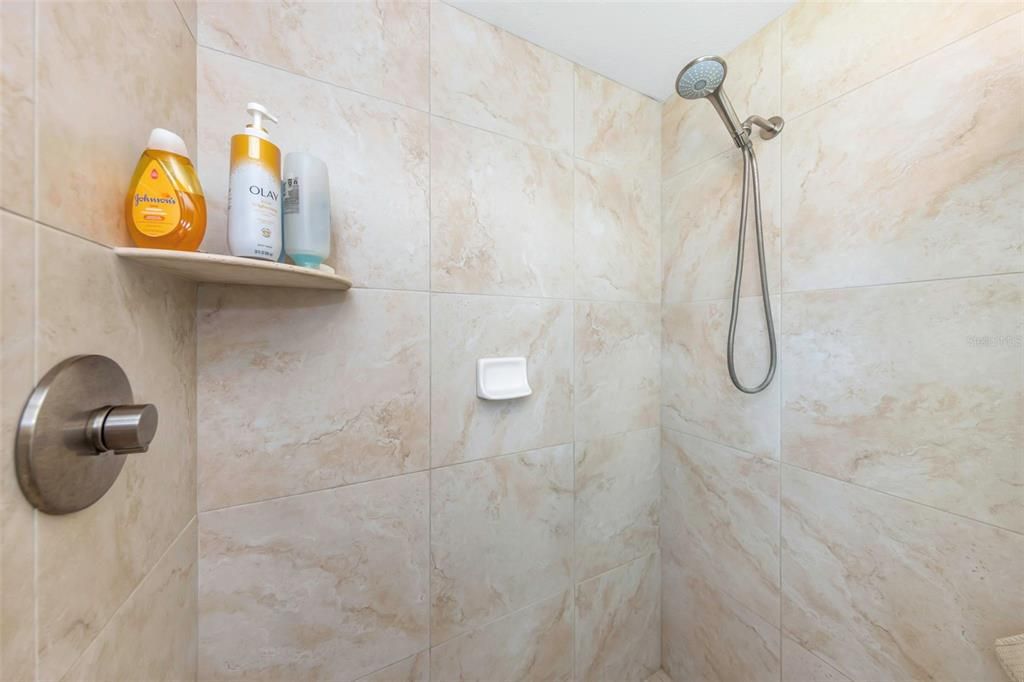 Activo con contrato: $449,000 (3 camas, 2 baños, 1312 Pies cuadrados)