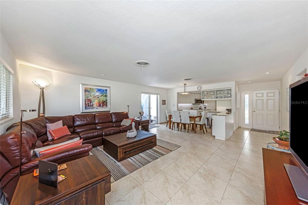 Activo con contrato: $449,000 (3 camas, 2 baños, 1312 Pies cuadrados)