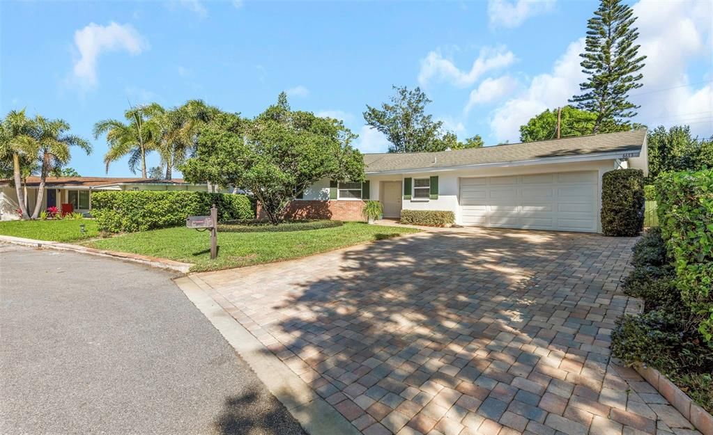 Activo con contrato: $449,000 (3 camas, 2 baños, 1312 Pies cuadrados)