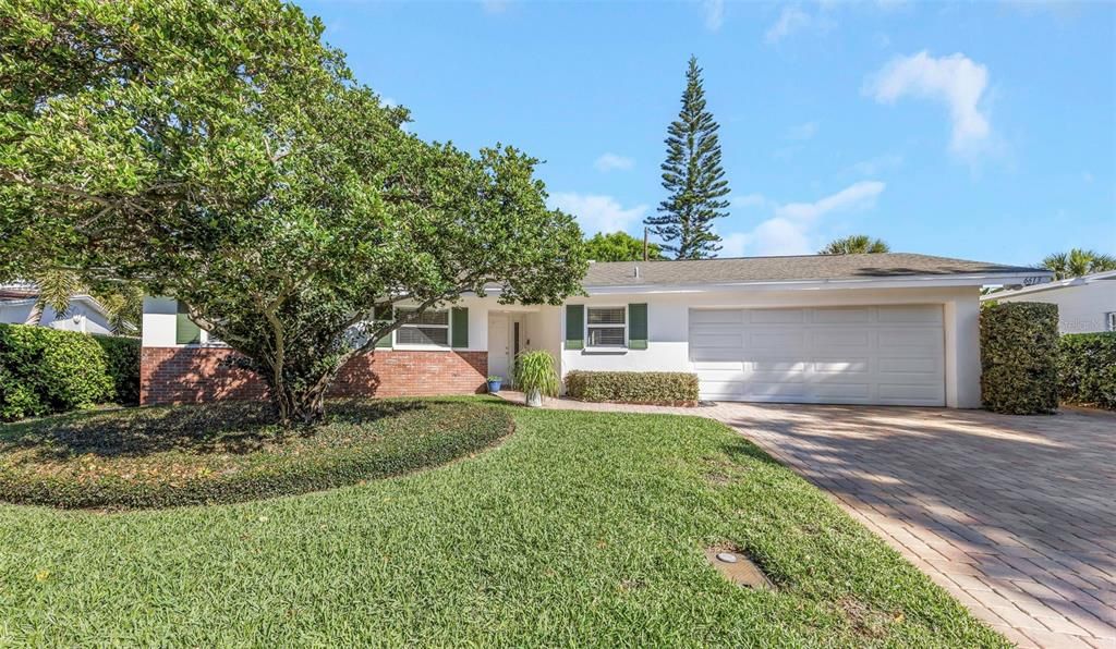 Activo con contrato: $449,000 (3 camas, 2 baños, 1312 Pies cuadrados)