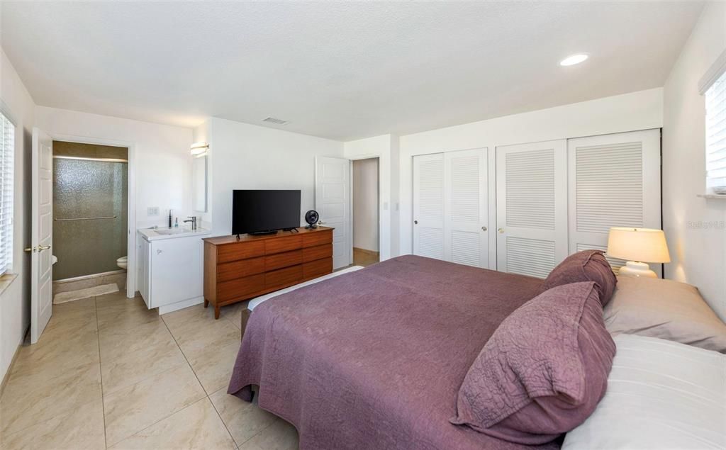 Activo con contrato: $449,000 (3 camas, 2 baños, 1312 Pies cuadrados)