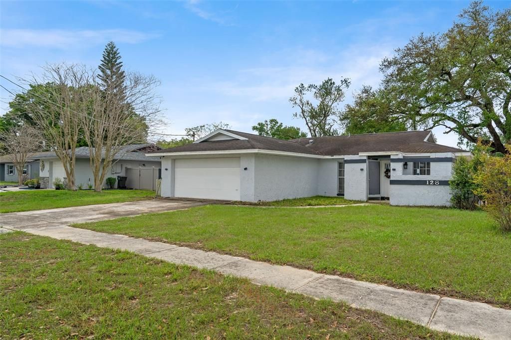 For Sale: $309,000 (3 beds, 2 baths, 1287 Square Feet)