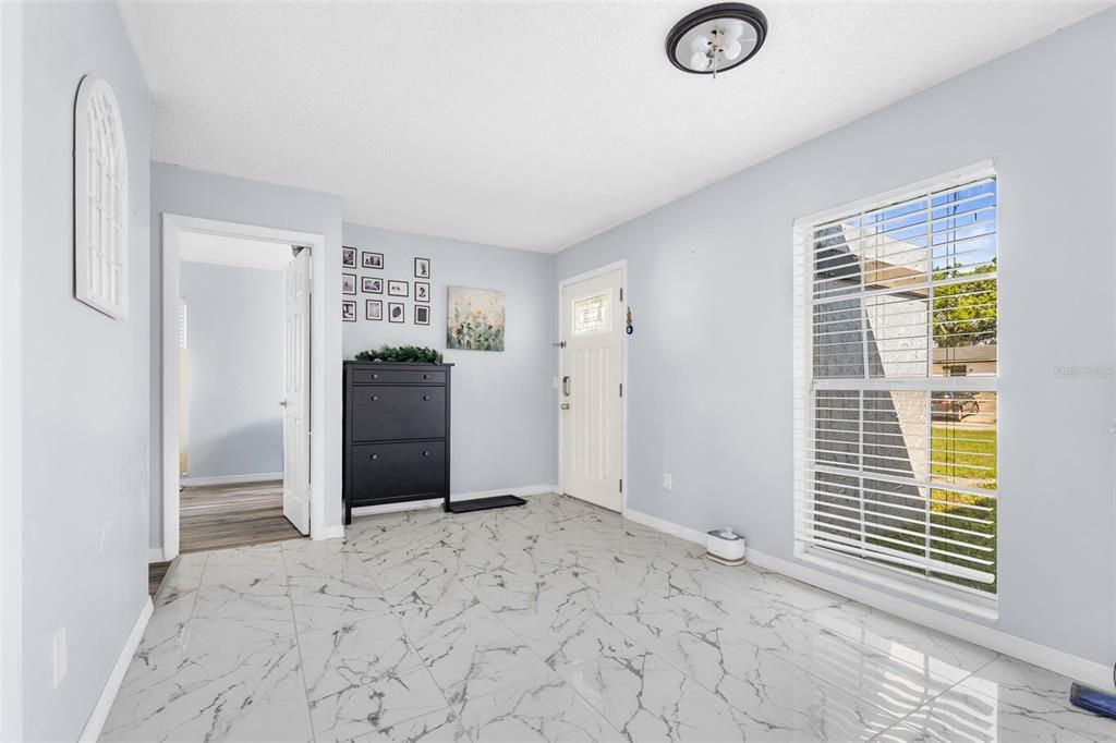 For Sale: $309,000 (3 beds, 2 baths, 1287 Square Feet)