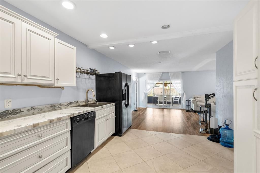 For Sale: $309,000 (3 beds, 2 baths, 1287 Square Feet)