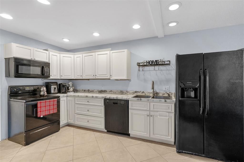 For Sale: $309,000 (3 beds, 2 baths, 1287 Square Feet)