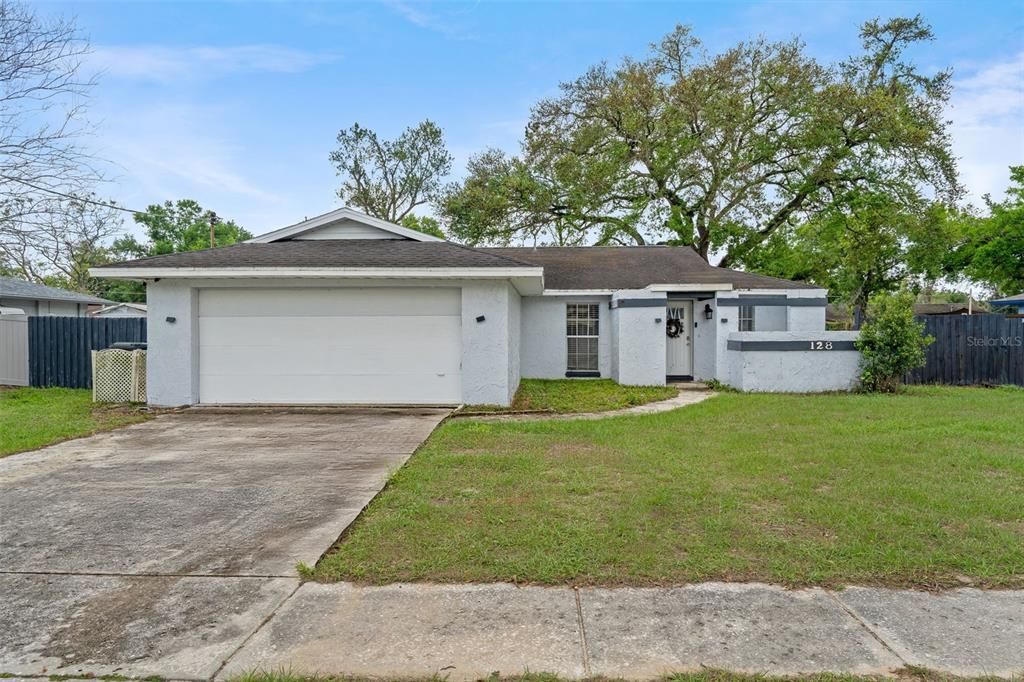 For Sale: $309,000 (3 beds, 2 baths, 1287 Square Feet)