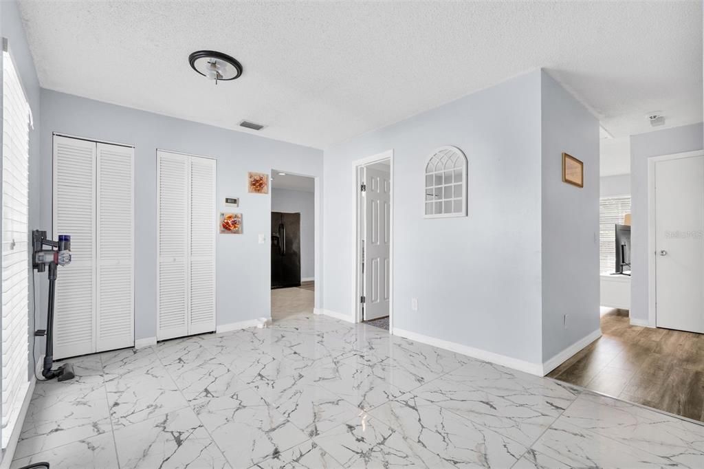 For Sale: $309,000 (3 beds, 2 baths, 1287 Square Feet)