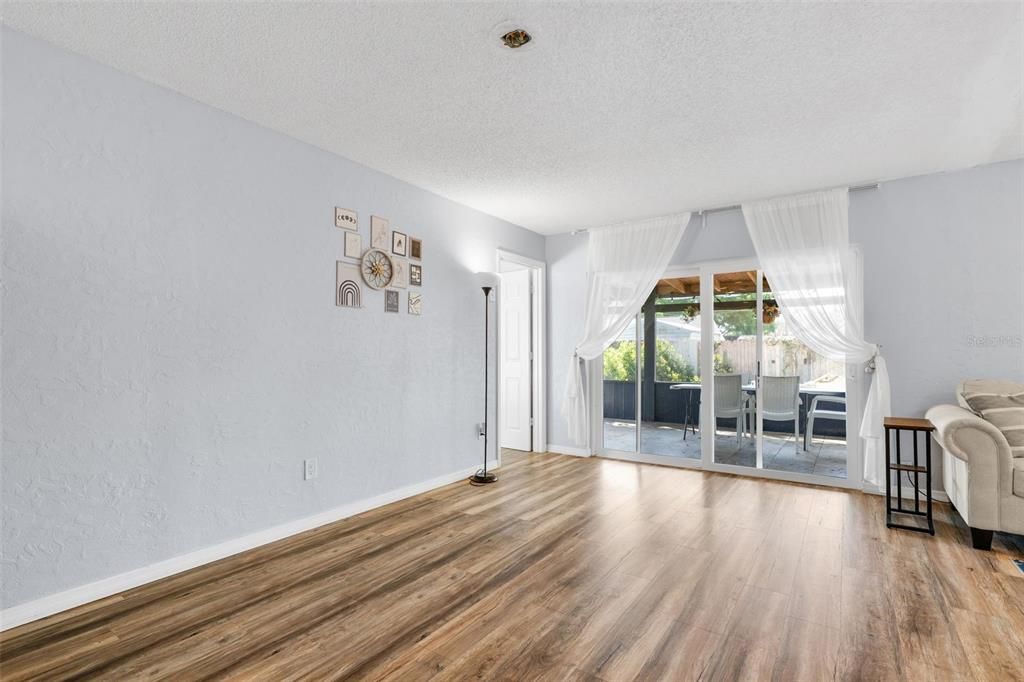 For Sale: $309,000 (3 beds, 2 baths, 1287 Square Feet)