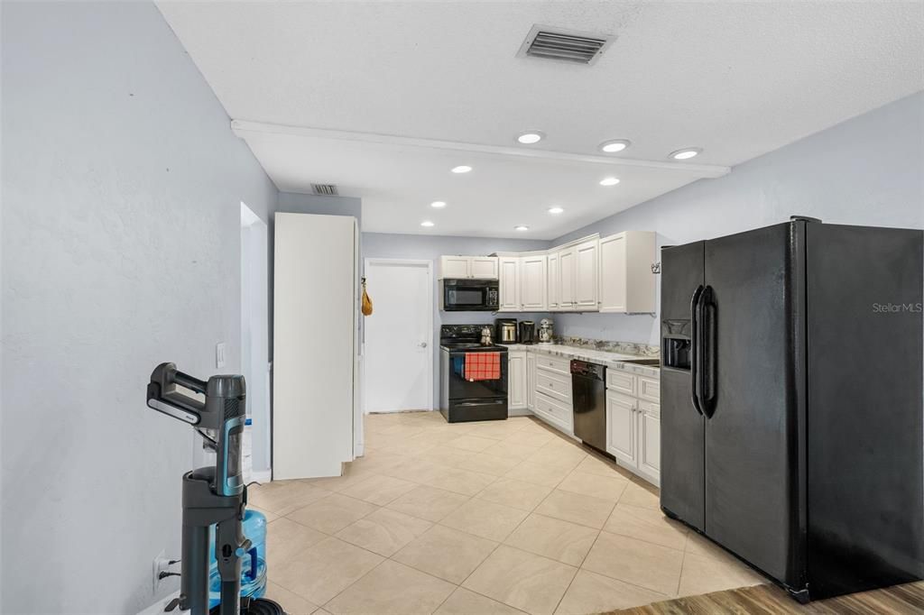 For Sale: $309,000 (3 beds, 2 baths, 1287 Square Feet)