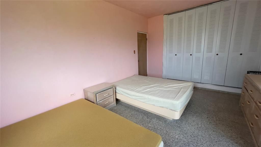На продажу: $288,000 (4 спален, 4 ванн, 2000 Квадратных фут)