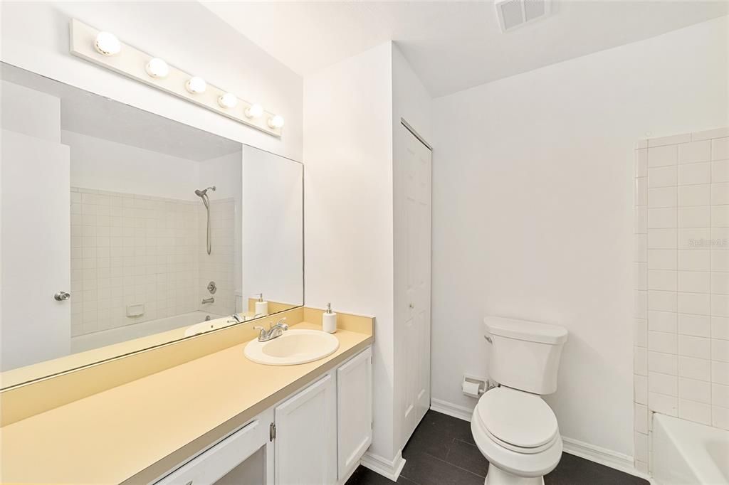 Activo con contrato: $125,000 (2 camas, 1 baños, 952 Pies cuadrados)