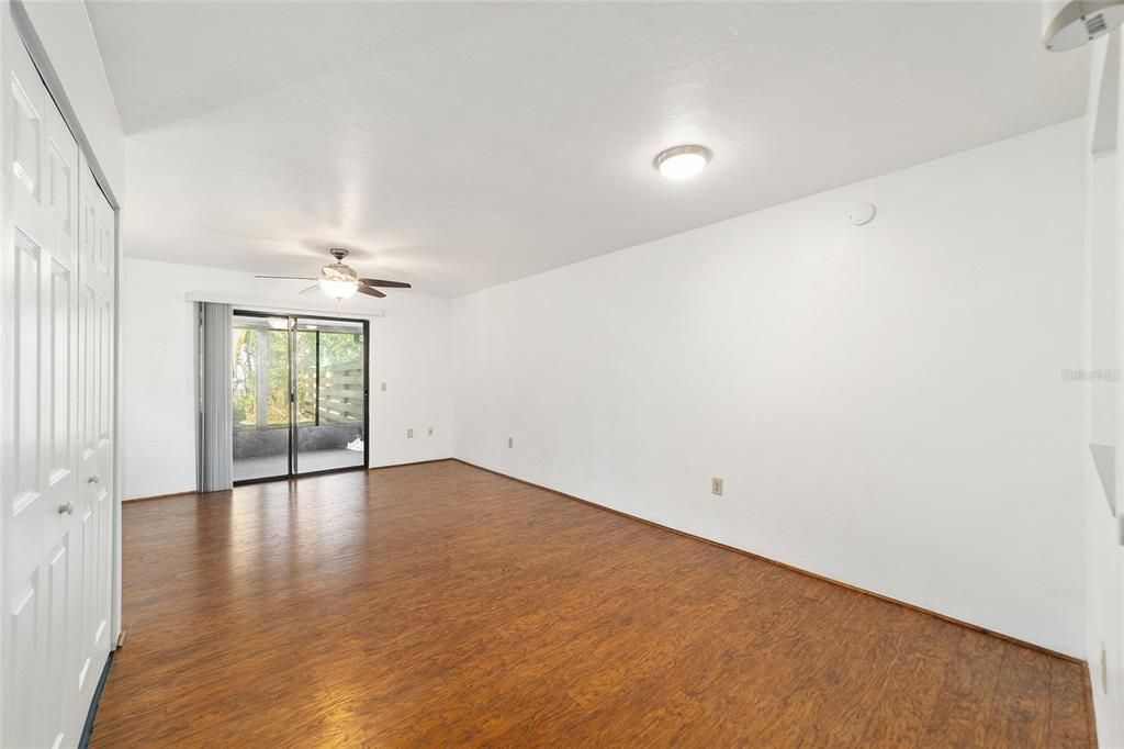 Activo con contrato: $125,000 (2 camas, 1 baños, 952 Pies cuadrados)