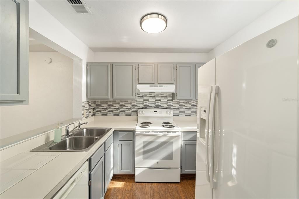 Activo con contrato: $125,000 (2 camas, 1 baños, 952 Pies cuadrados)