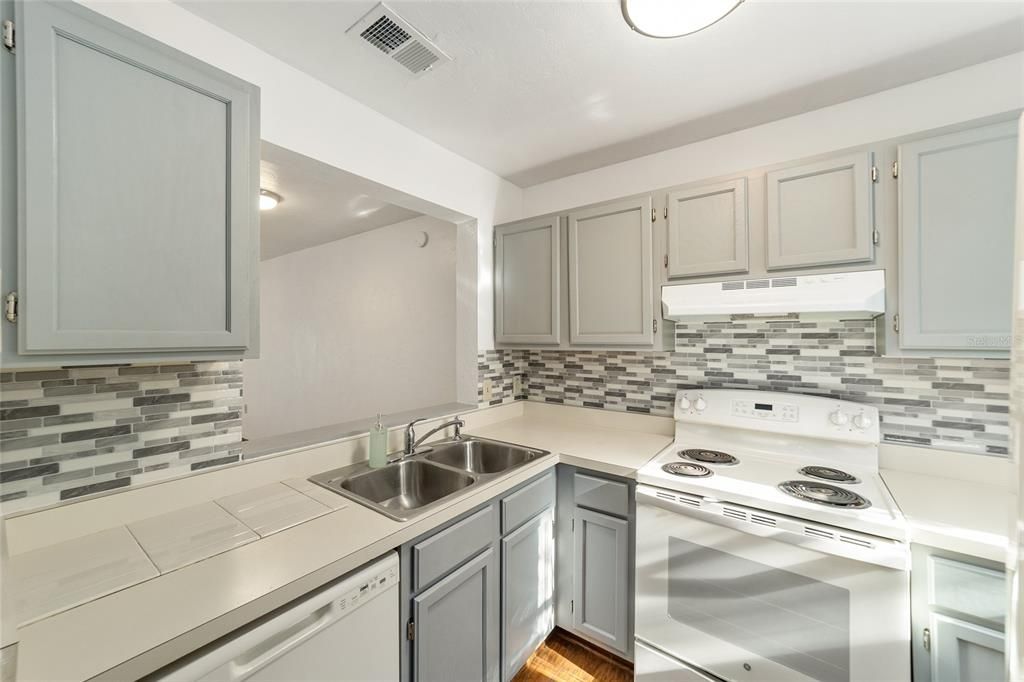 Activo con contrato: $125,000 (2 camas, 1 baños, 952 Pies cuadrados)
