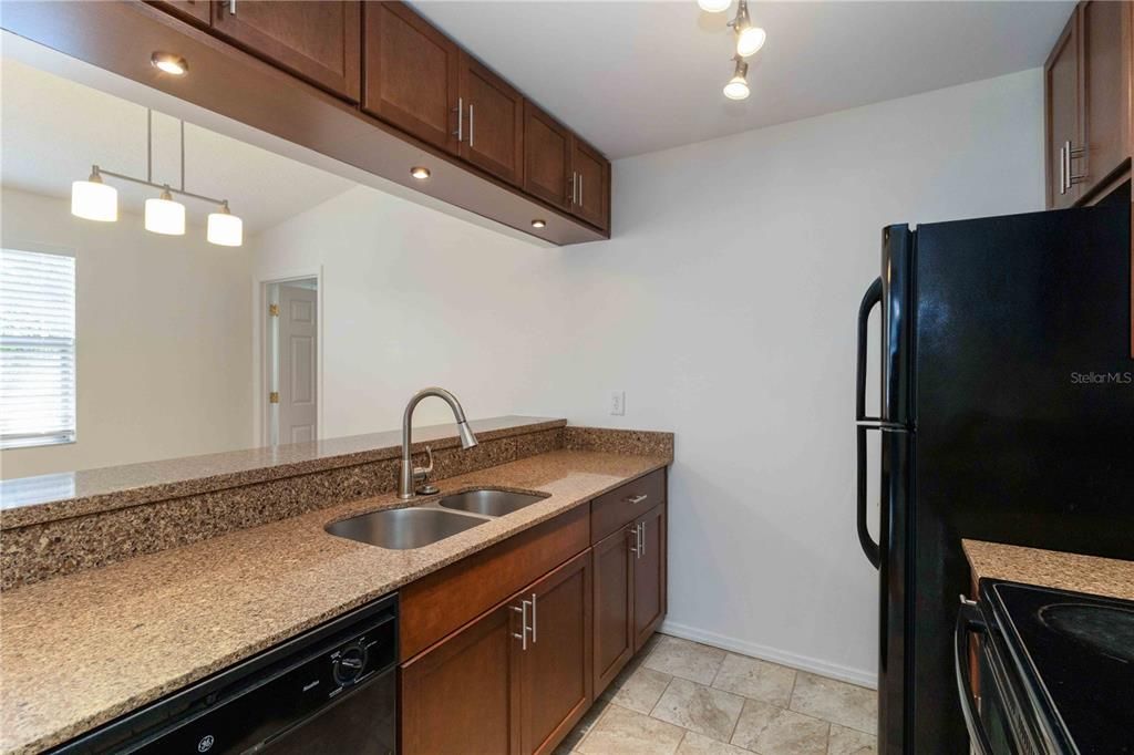 На продажу: $145,000 (2 спален, 2 ванн, 912 Квадратных фут)