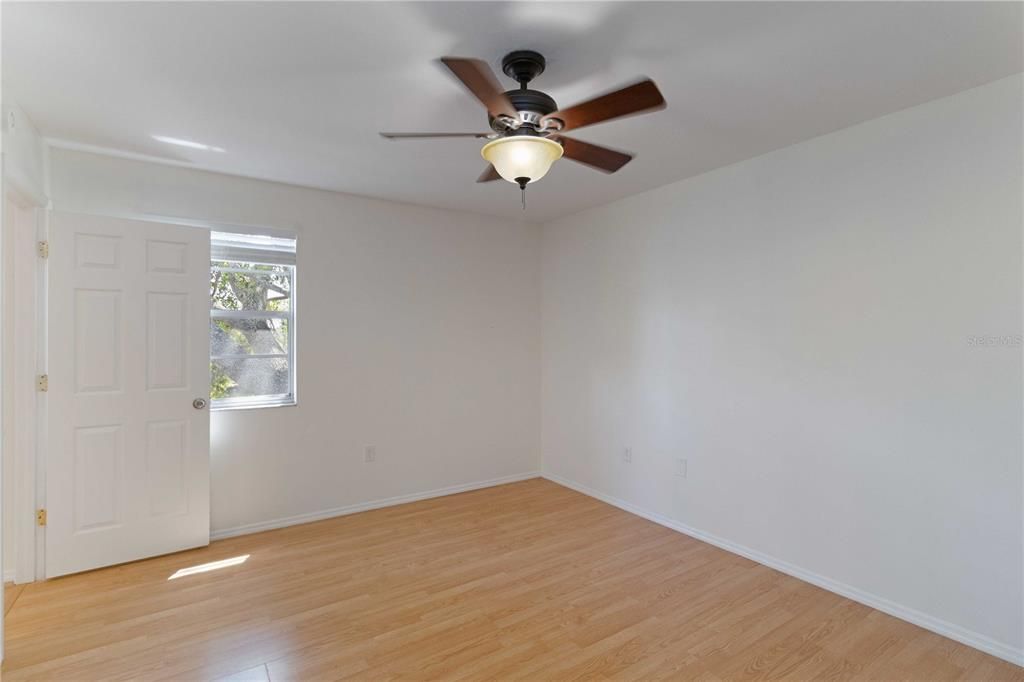 На продажу: $145,000 (2 спален, 2 ванн, 912 Квадратных фут)