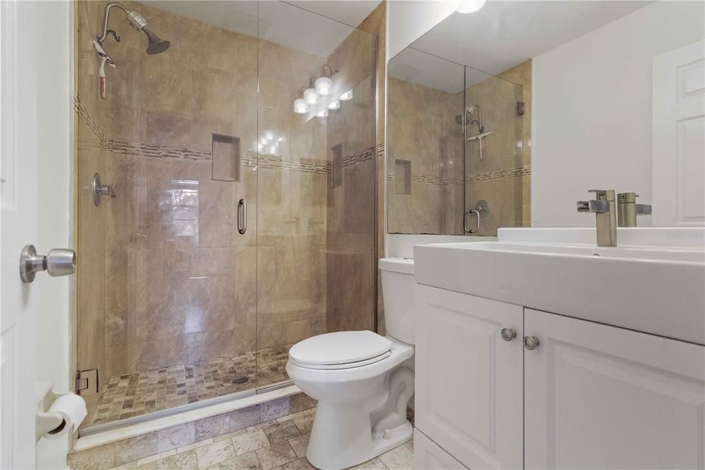 На продажу: $145,000 (2 спален, 2 ванн, 912 Квадратных фут)