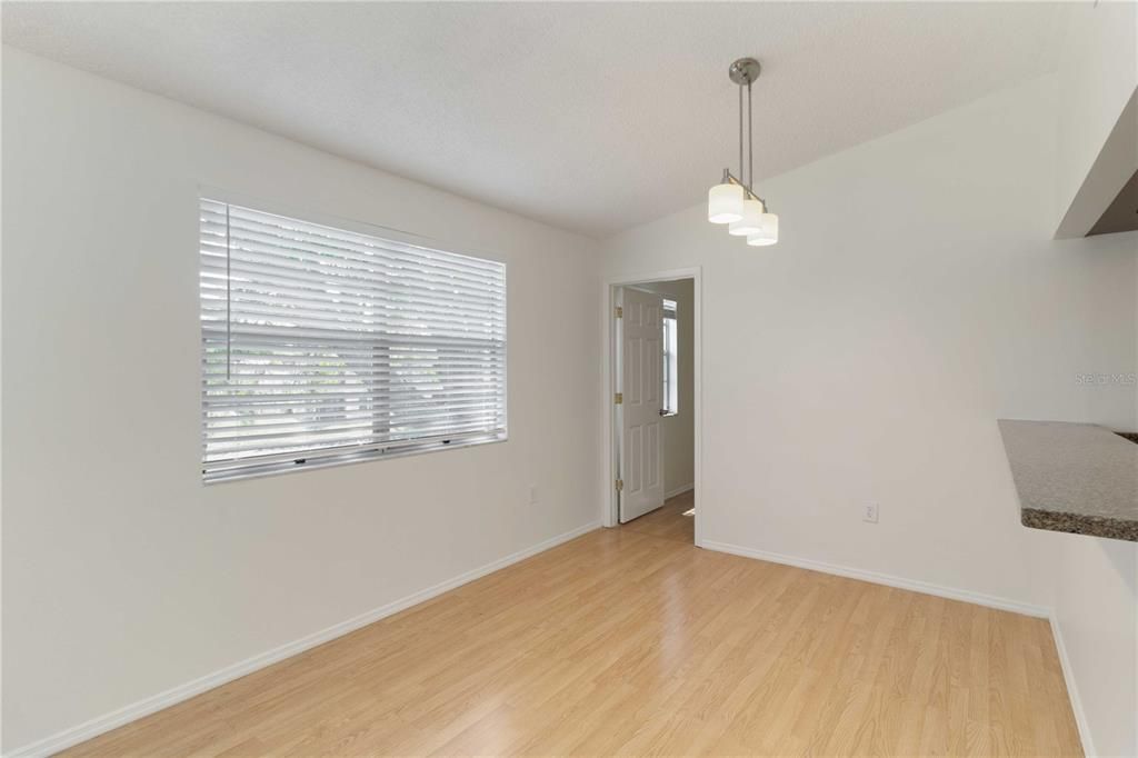 На продажу: $145,000 (2 спален, 2 ванн, 912 Квадратных фут)