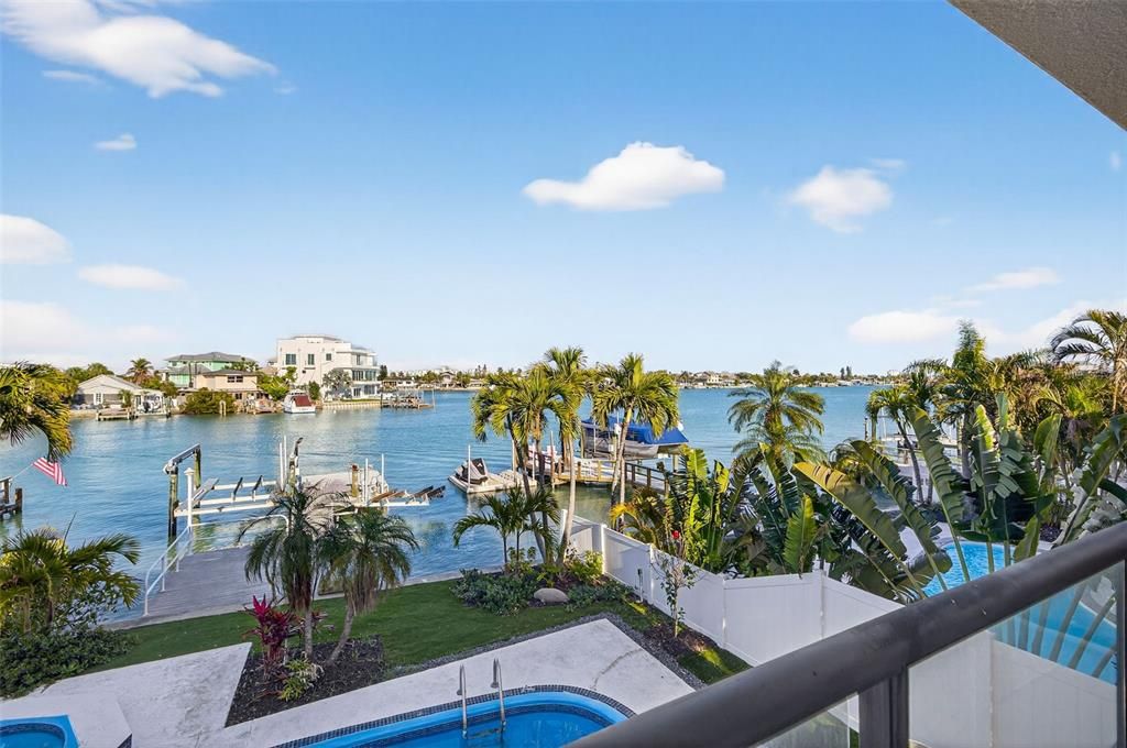 For Sale: $2,900,000 (3 beds, 3 baths, 2600 Square Feet)