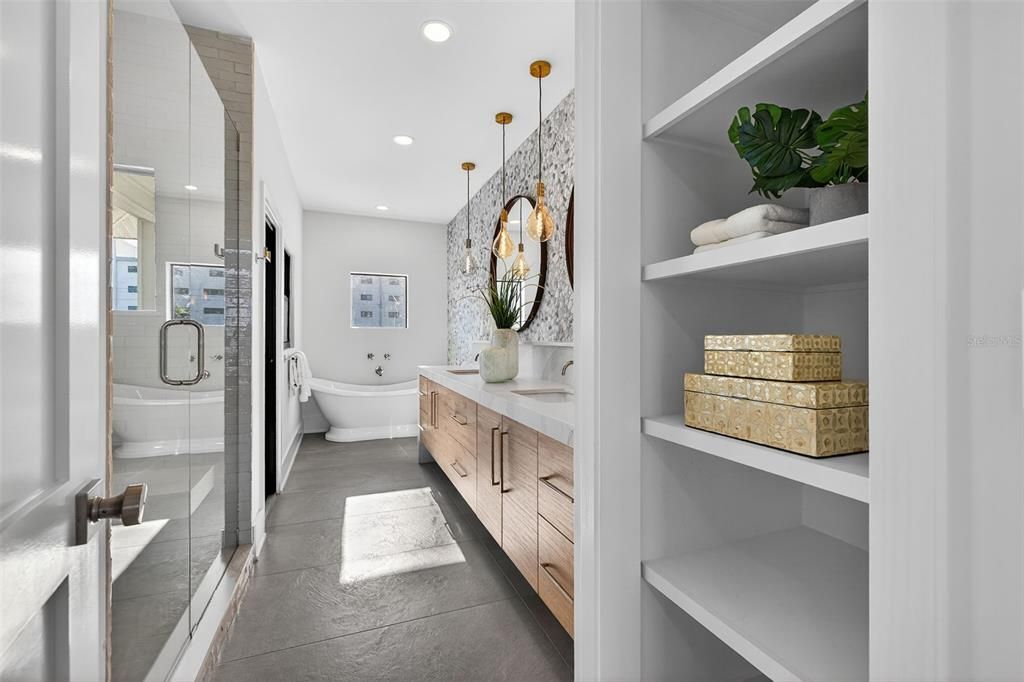 For Sale: $2,900,000 (3 beds, 3 baths, 2600 Square Feet)