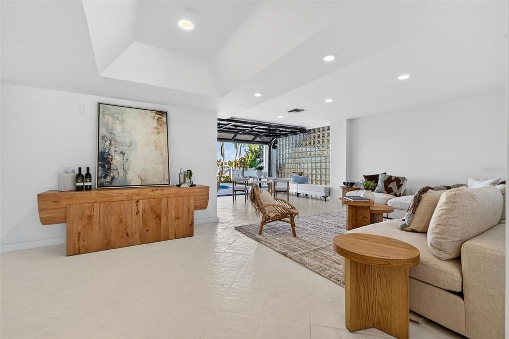 For Sale: $2,900,000 (3 beds, 3 baths, 2600 Square Feet)