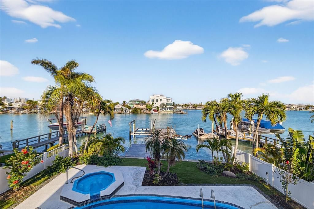 For Sale: $2,900,000 (3 beds, 3 baths, 2600 Square Feet)