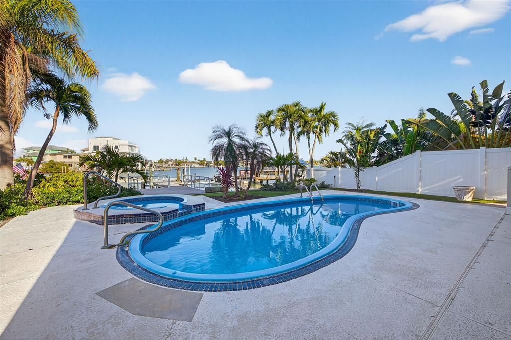 For Sale: $2,900,000 (3 beds, 3 baths, 2600 Square Feet)