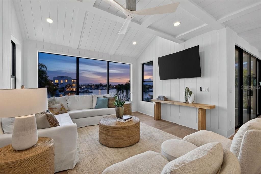 For Sale: $2,900,000 (3 beds, 3 baths, 2600 Square Feet)