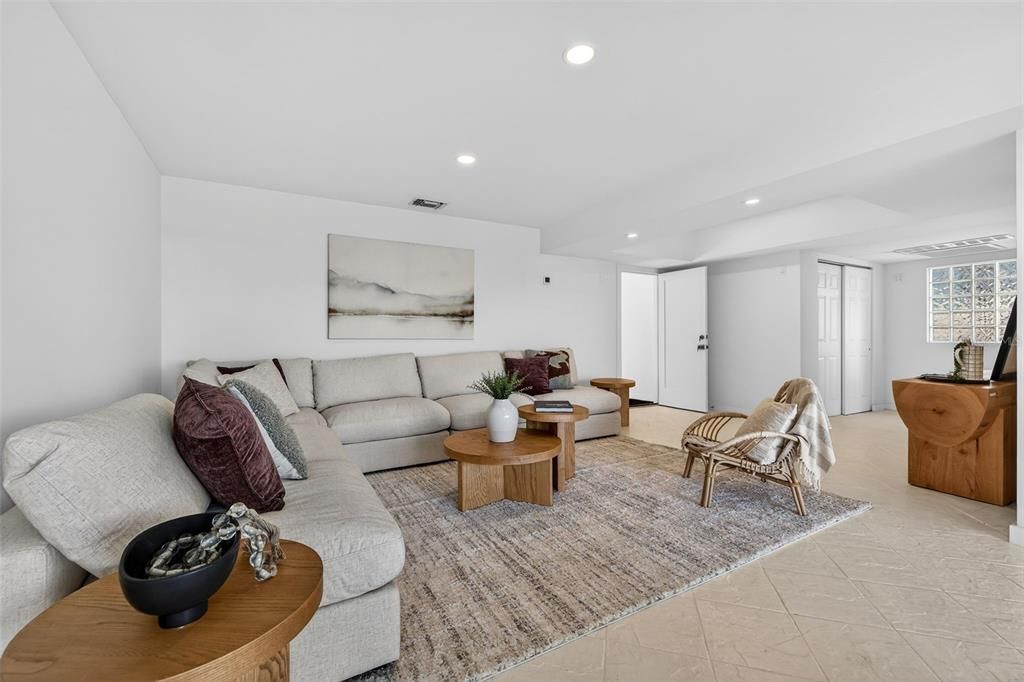 For Sale: $2,900,000 (3 beds, 3 baths, 2600 Square Feet)