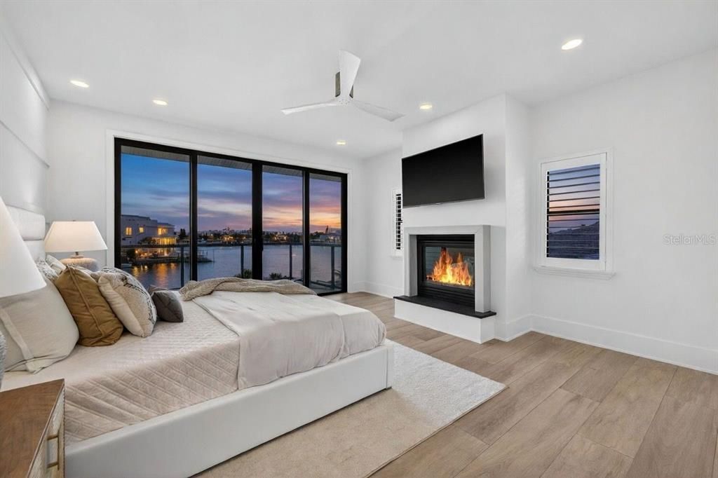 For Sale: $2,900,000 (3 beds, 3 baths, 2600 Square Feet)