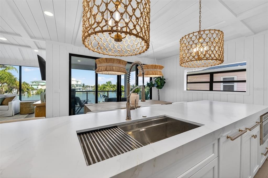 For Sale: $2,900,000 (3 beds, 3 baths, 2600 Square Feet)