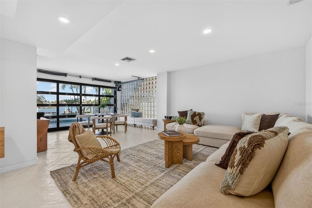 For Sale: $2,900,000 (3 beds, 3 baths, 2600 Square Feet)