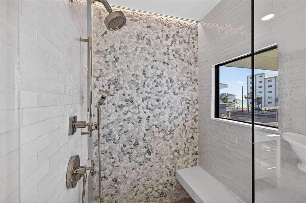 For Sale: $2,900,000 (3 beds, 3 baths, 2600 Square Feet)