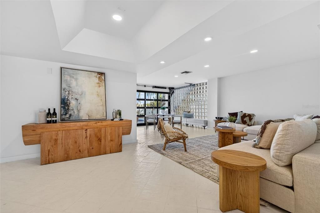 For Sale: $2,900,000 (3 beds, 3 baths, 2600 Square Feet)