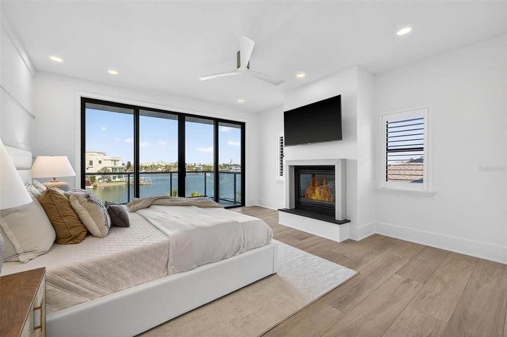 For Sale: $2,900,000 (3 beds, 3 baths, 2600 Square Feet)